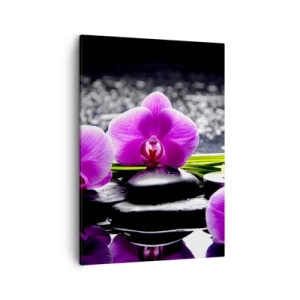 Quadro su tela - Stampe su Tela - Orchidee viola su uno sfondo di pietre e candele in un ambiente rilassante - 50x70cm - Annegare nel silenzio e nella pace - Decorazione murale moderna per soggiorno e camera da letto ARTTOR