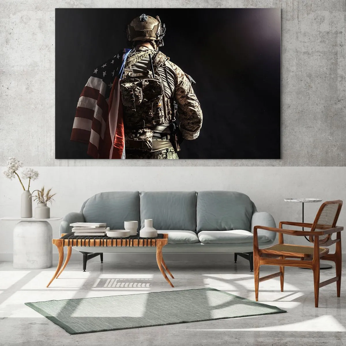 Quadro su vetro - Un soldato con una bandiera americana su uno sfondo scuro - 120x80cm - Proprio per questo - Decorazione murale moderna per soggiorno e camera da letto ARTTOR