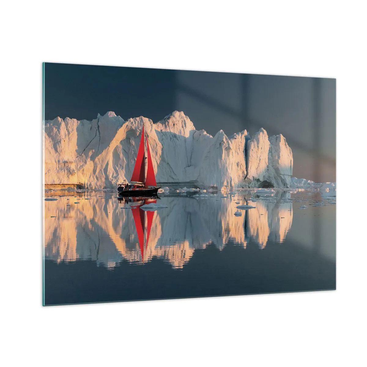 Quadro su vetro - Una barca a vela con una vela rossa vicino agli iceberg al tramonto - 100x70cm - Ai confini del mondo - Decorazione murale moderna per soggiorno e camera da letto ARTTOR