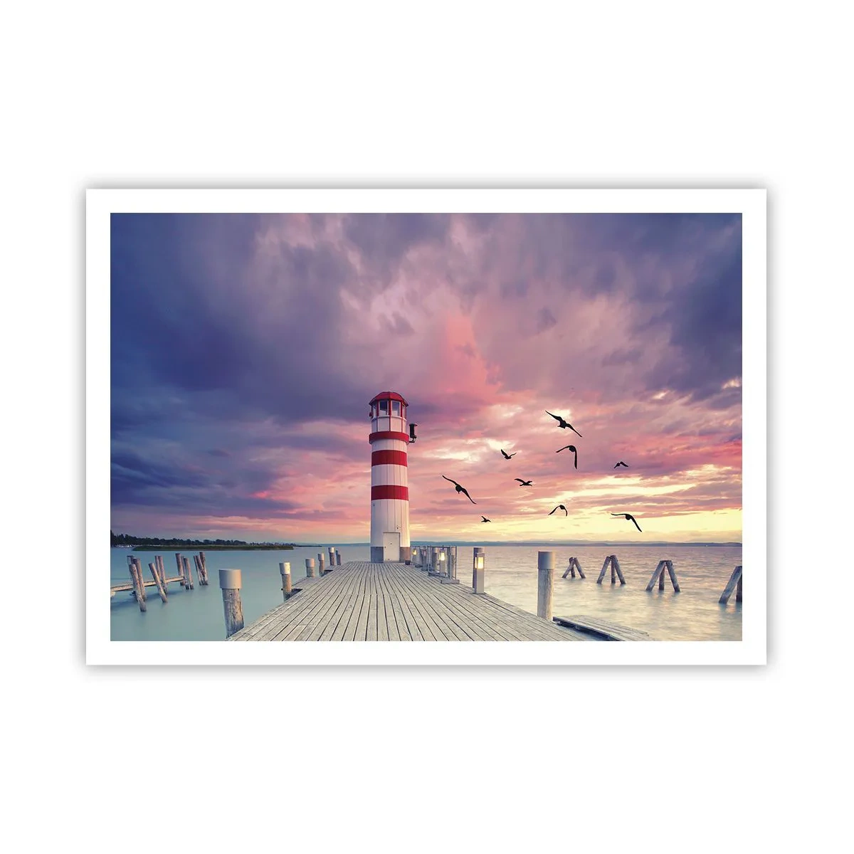 Poster - Un faro sul molo circondato da un pittoresco tramonto - 100x70cm - Tempo di tornare in porto - Decorazione murale moderna per soggiorno e camera da letto ARTTOR