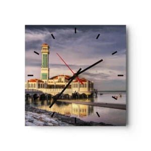 Orologio da parete - Orologio in Vetro - Un imponente edificio con un minareto sull'acqua circondato da un paesaggio tranquillo - 30x30cm - Il tempio della natura - Decorazione murale moderna per soggiorno e camera da letto ARTTOR
