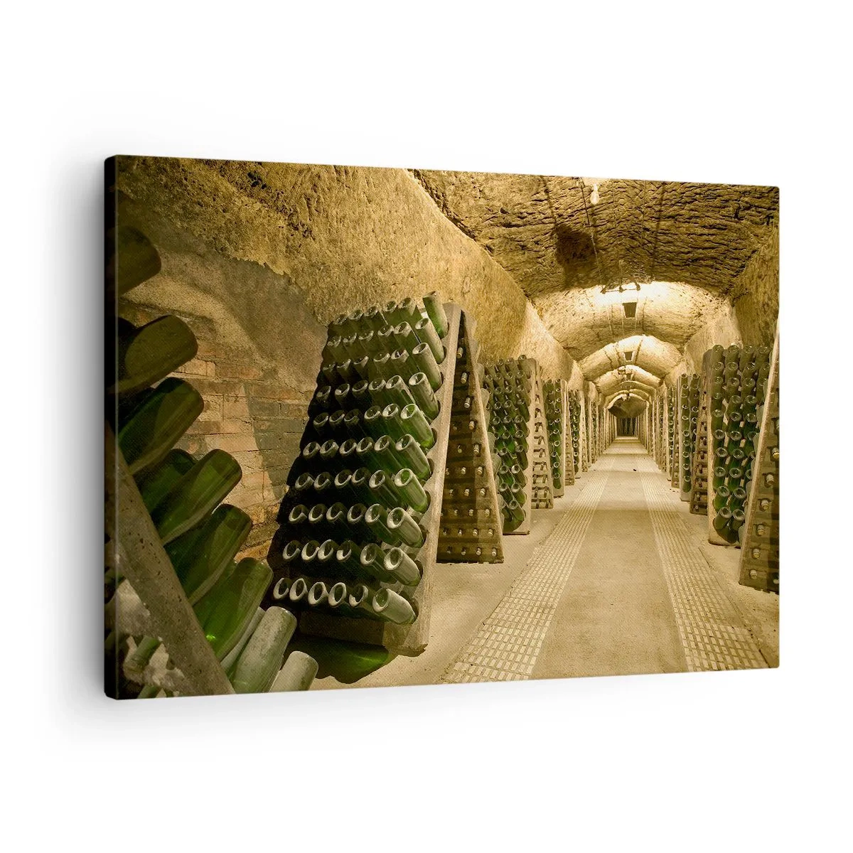 Quadro su tela - Stampe su Tela - Un vigneto con una cantina piena di bottiglie di vino esposte su scaffali di legno. - 70x50cm - Nascita del sapore - Decorazione murale moderna per soggiorno e camera da letto ARTTOR