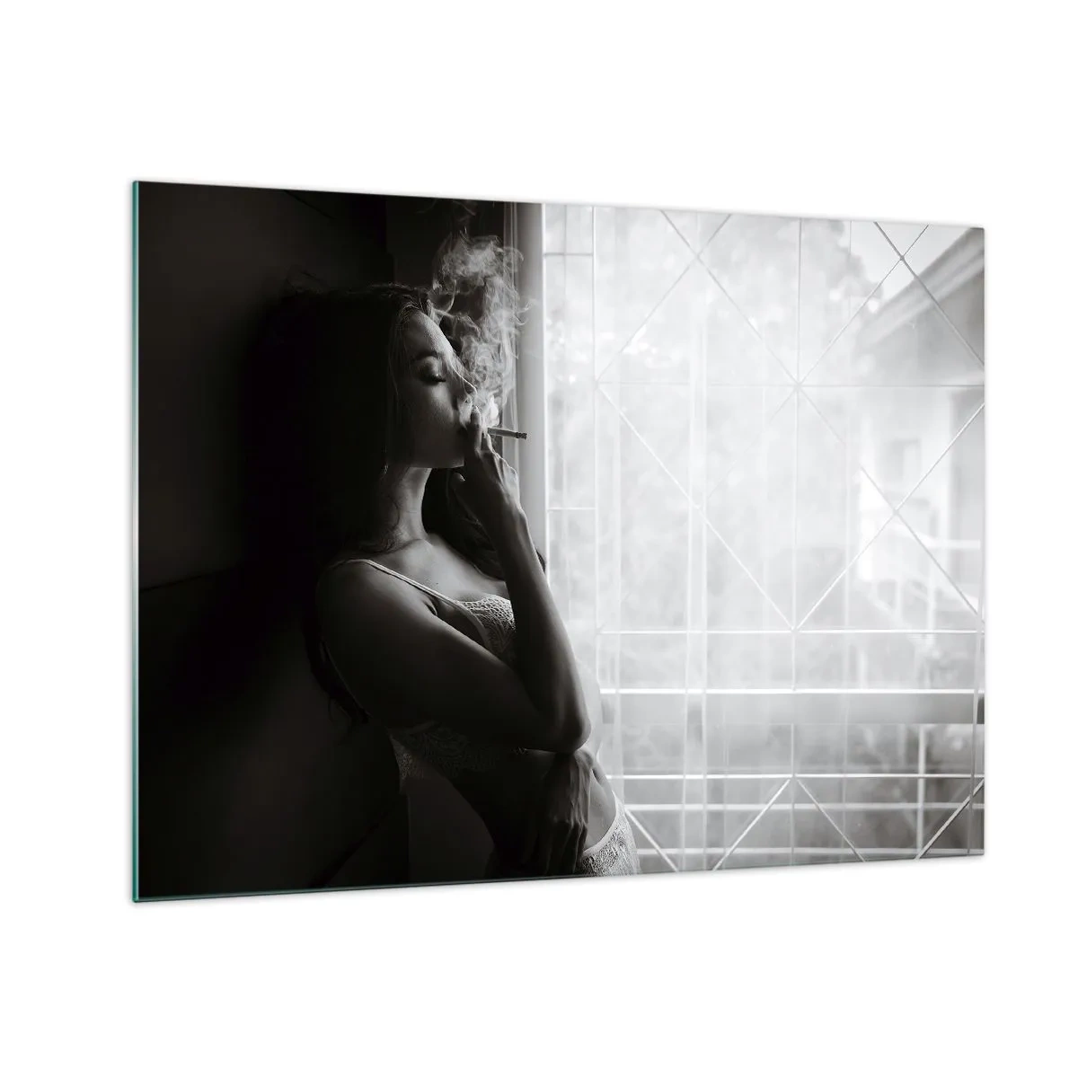 Quadro su vetro - Donna che fuma vicino alla finestra in bianco e nero - 70x50cm - Attimo sensuale - Decorazione murale moderna per soggiorno e camera da letto ARTTOR