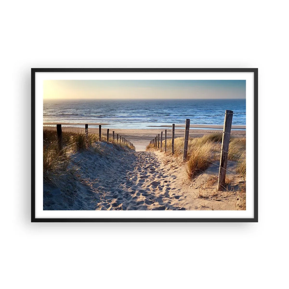 Poster in cornice nera - Rumore del mare, uccelli che cantano, spiaggia selvatica tra i cespugli... - 91x61 cm