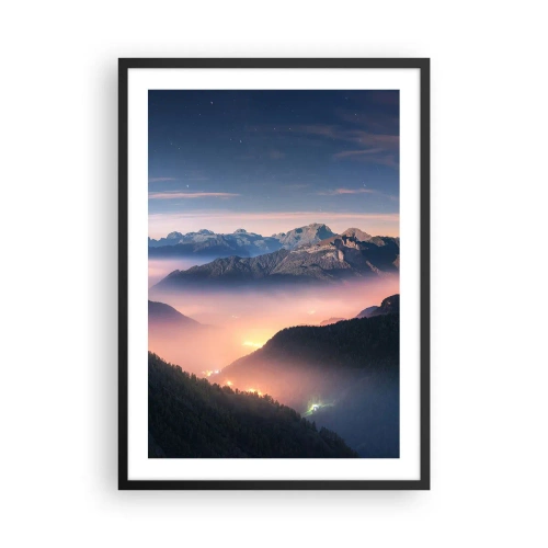 Poster in cornice nera - Una vista magica delle valli montane illuminate dalla luce notturna - 50x70cm - La luce nelle valli - Decorazione murale moderna per soggiorno e camera da letto ARTTOR