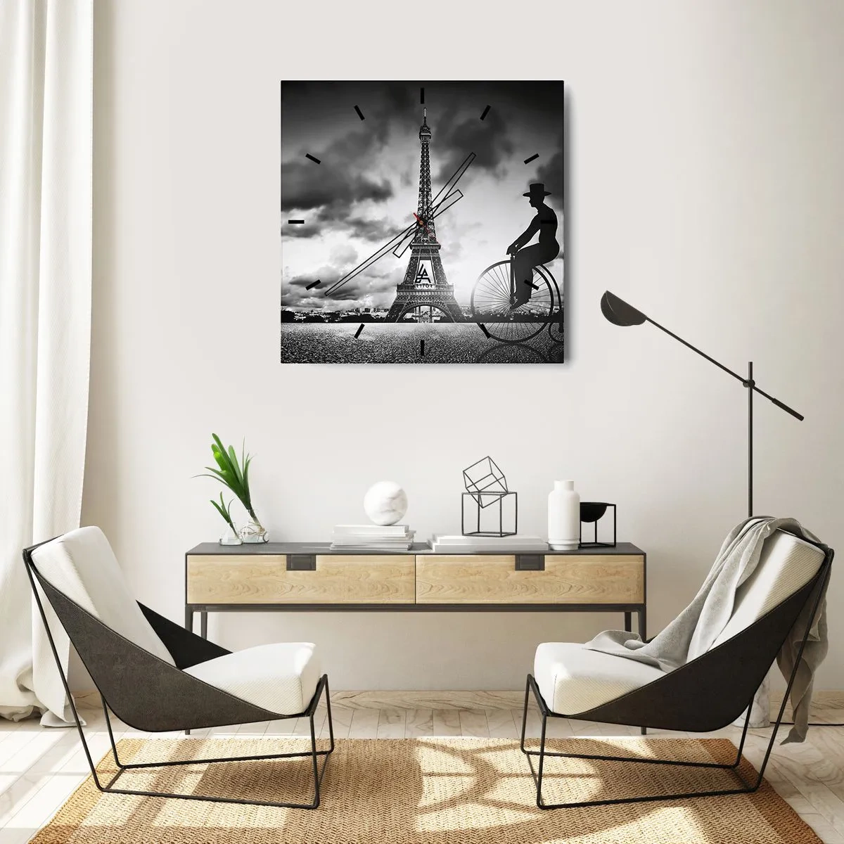 Orologio da parete - Orologio in Vetro - Immagine in bianco e nero di una bicicletta retrò con la Torre Eiffel sullo sfondo - 30x30cm - Nostalgia della Belle Epoque - Decorazione murale moderna per soggiorno e camera da letto ARTTOR