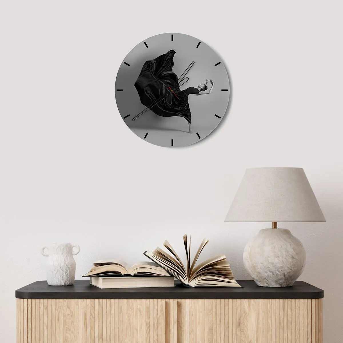 Orologio da parete - Orologio in Vetro - Una ballerina in posa dinamica con un abito nero - 30x30cm - Musica alata - Decorazione murale moderna per soggiorno, cucina e camera da letto ARTTOR
