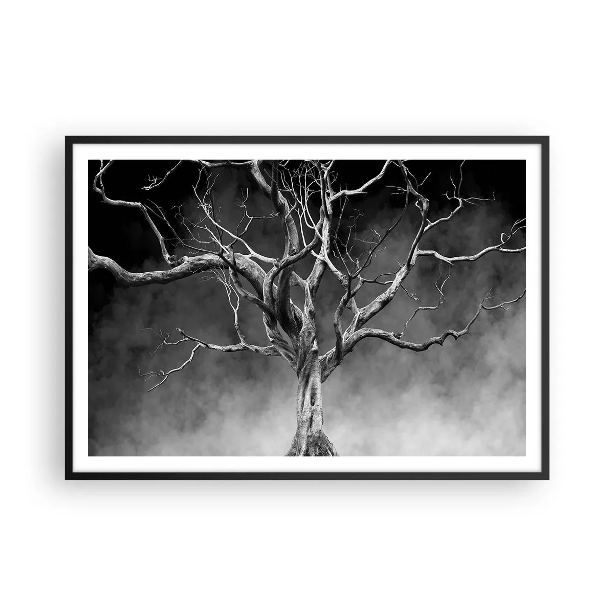 Poster in cornice nera - Un albero secco in bianco e nero contro la nebbia - 100x70cm - Primordiale e sacro - Decorazione murale moderna per soggiorno e camera da letto ARTTOR