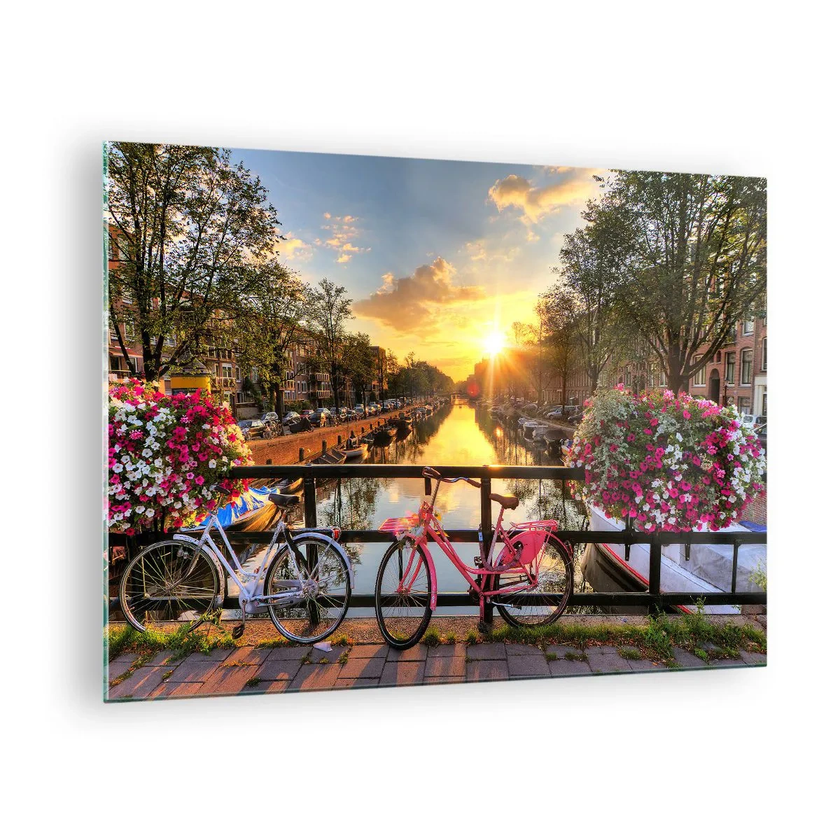 Quadro su vetro - Tramonto sul canale con biciclette sullo sfondo - 70x50cm - Mattino di primavera ad Amsterdam - Decorazione murale moderna per soggiorno e camera da letto ARTTOR