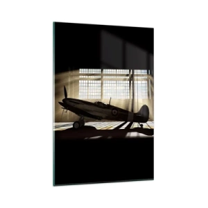 Quadro su vetro - Un aereo storico in un hangar illuminato dalla luce del sole - 80x120cm - Il riposo del guerriero - Decorazione murale moderna per soggiorno e camera da letto ARTTOR