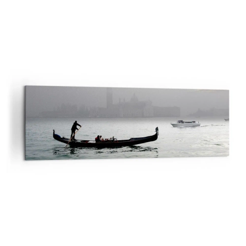 Quadro su tela - Stampe su Tela - Una gondola scivola sulle acque di Venezia in una mattina nebbiosa, sovrastando la città. - 160x50cm - Città magica di acqua e nebbia - Decorazione murale moderna per soggiorno e camera da letto ARTTOR