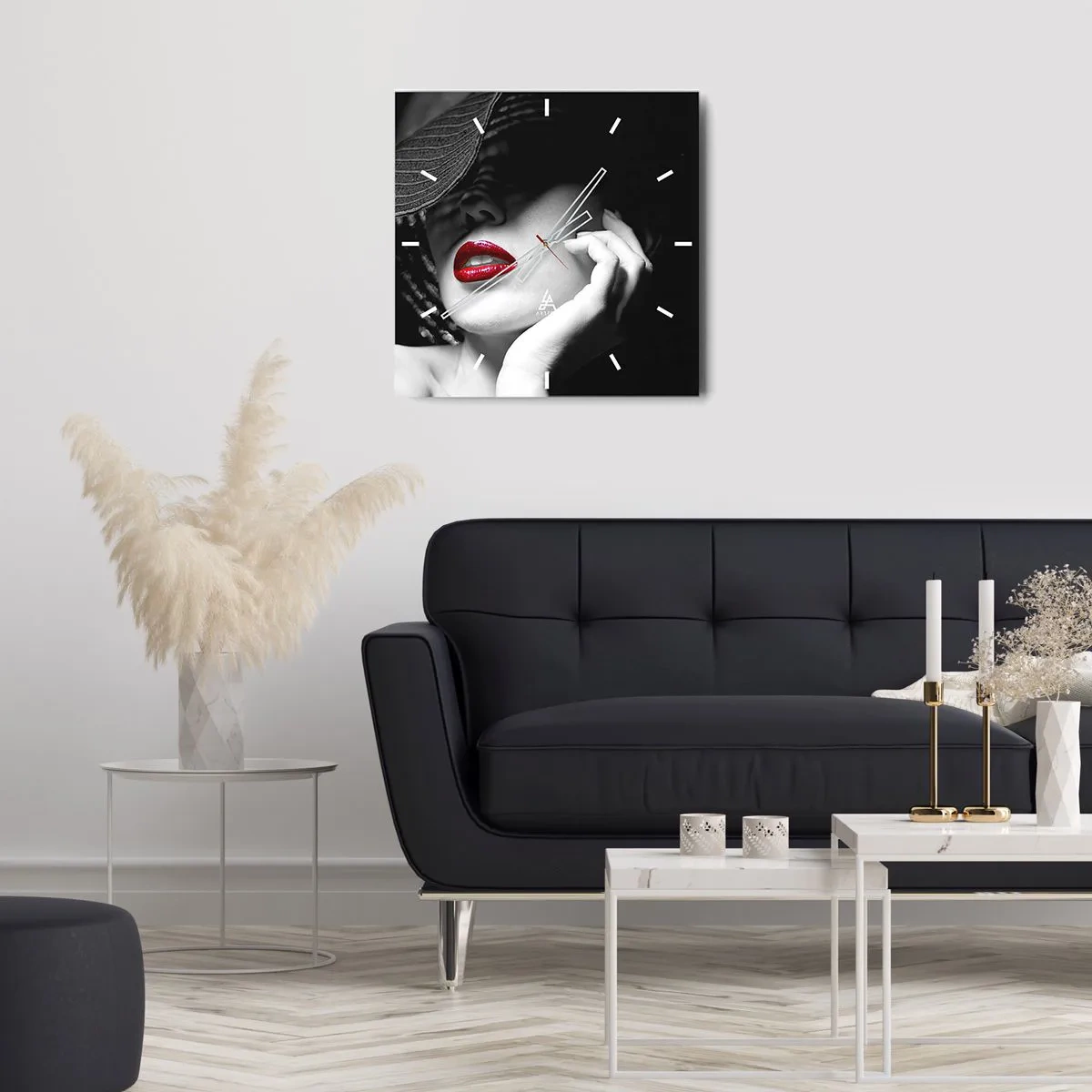 Orologio da parete - Orologio in Vetro - Ritratto in bianco e nero di una donna con le labbra rosse - 30x30cm - Studio in scarlatto - Decorazione murale moderna per soggiorno e camera da letto ARTTOR