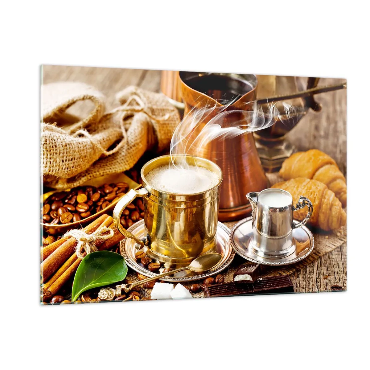 Quadro su vetro - Una tazza dorata di caffè con latte circondata da chicchi e croissant - 120x80cm - Buona giornata! - Decorazione murale moderna per soggiorno e camera da letto ARTTOR