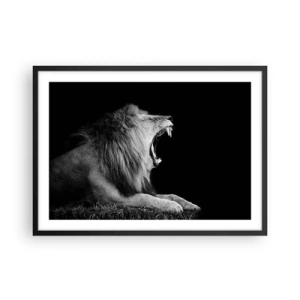 Poster in cornice nera - Un leone ruggente su sfondo nero nei toni del bianco e del nero - 70x50cm - Senza alcun dubbio - Decorazione murale moderna per soggiorno e camera da letto ARTTOR