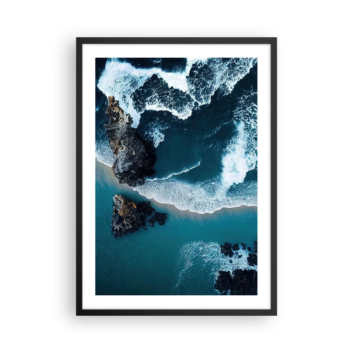 Poster in cornice nera - Vista delle onde dell'oceano che si infrangono contro le rocce - 50x70cm - Avvolte dalle onde - Decorazione murale moderna per soggiorno e camera da letto ARTTOR