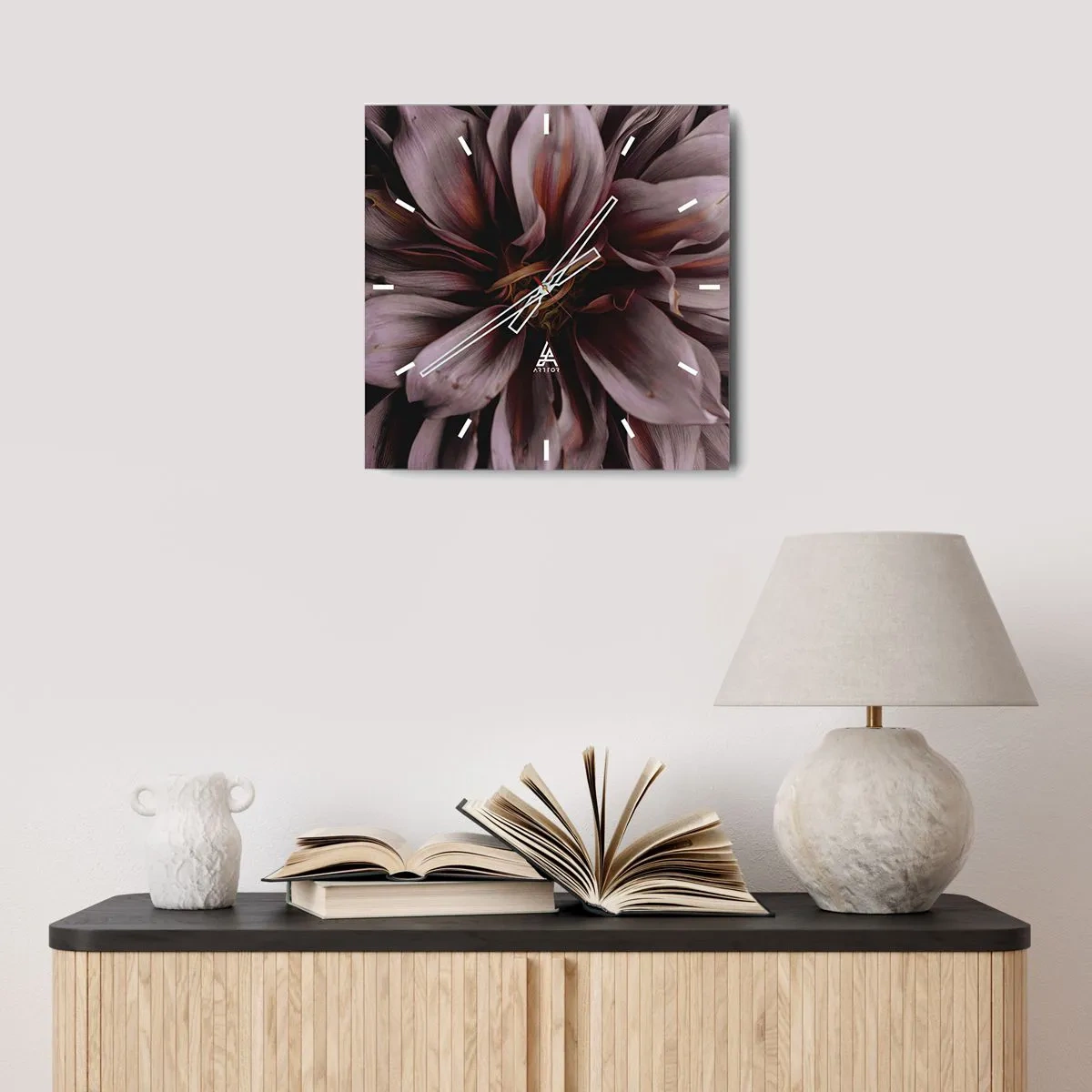 Orologio da parete - Orologio in Vetro - Dettaglio ravvicinato di un grande fiore in colori tenui - 30x30cm - Cuore d'aprile - Decorazione murale moderna per soggiorno e camera da letto ARTTOR