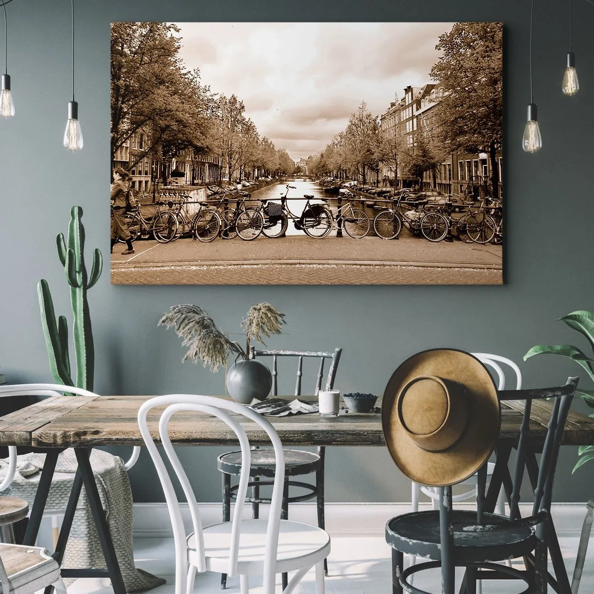 Quadro su tela - Stampe su Tela - Ponte ciclabile sul canale in seppia - 120x80cm - Atmosfera olandese - Decorazione murale moderna per soggiorno e camera da letto ARTTOR