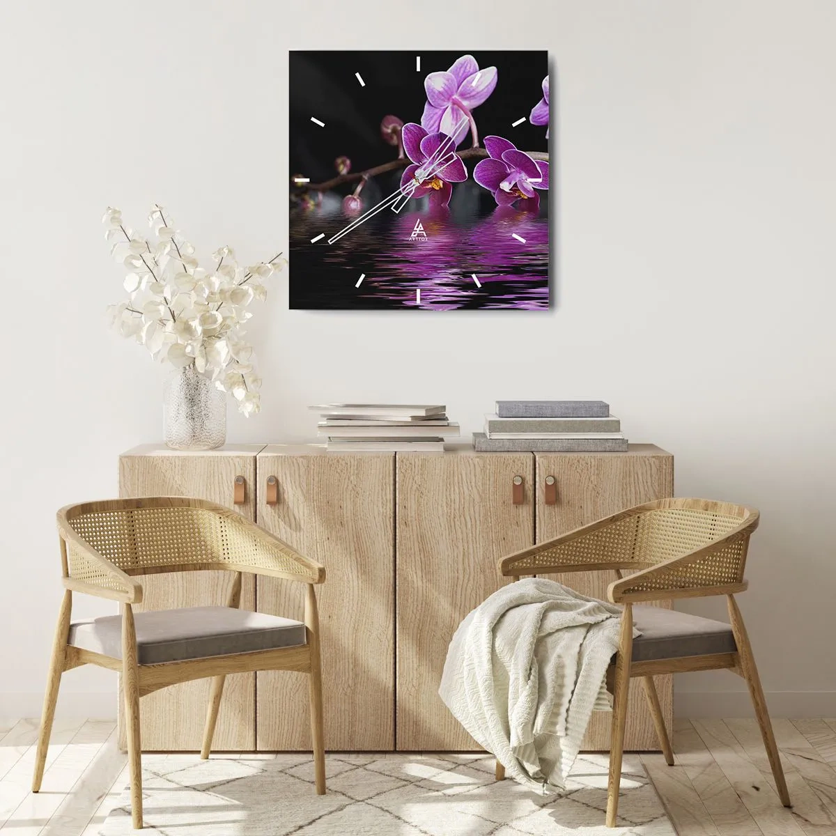 Orologio da parete - Orologio in Vetro - Orchidee viola su acqua calma su sfondo nero - 30x30cm - La bellezza riflessa dai gigli - Decorazione murale moderna per soggiorno e camera da letto ARTTOR