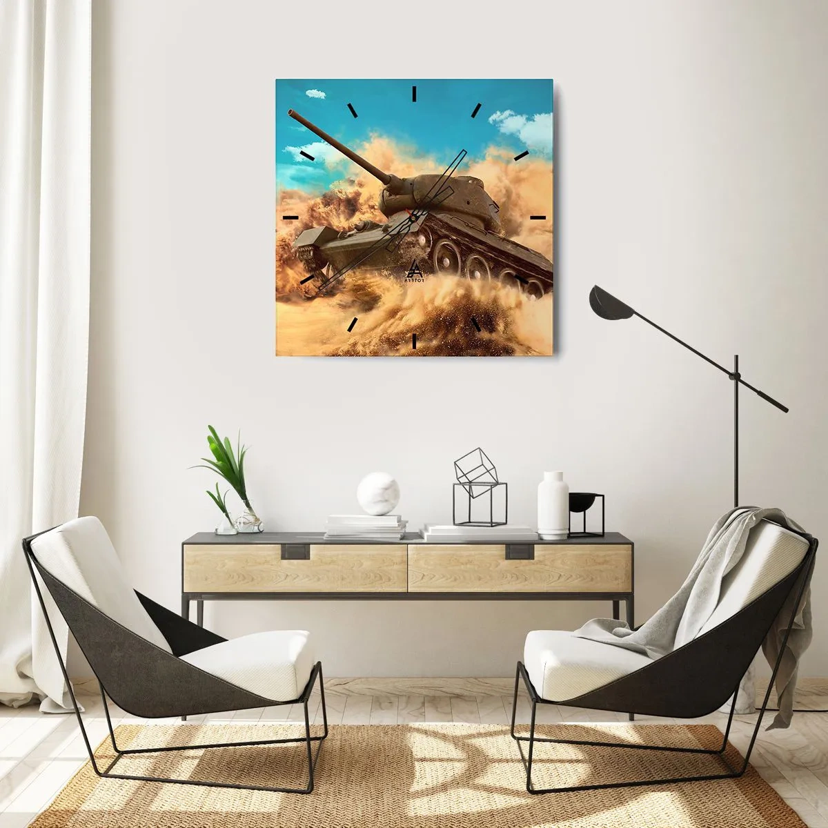 Orologio da parete - Orologio in Vetro - Un carro armato in azione nel deserto, circondato da polvere di sabbia. - 30x30cm - Imbattibile - Decorazione murale moderna per soggiorno e camera da letto ARTTOR