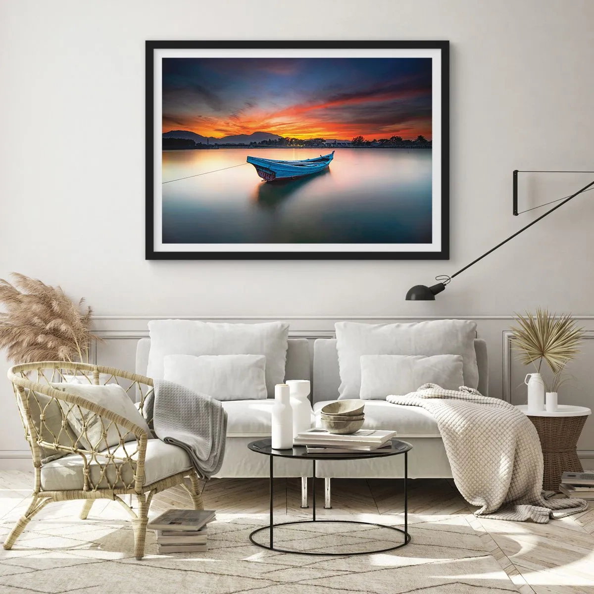 Poster in cornice nera - Una barca sull'acqua durante un pittoresco tramonto - 100x70cm - Viene una notte buona - Decorazione murale moderna per soggiorno e camera da letto ARTTOR