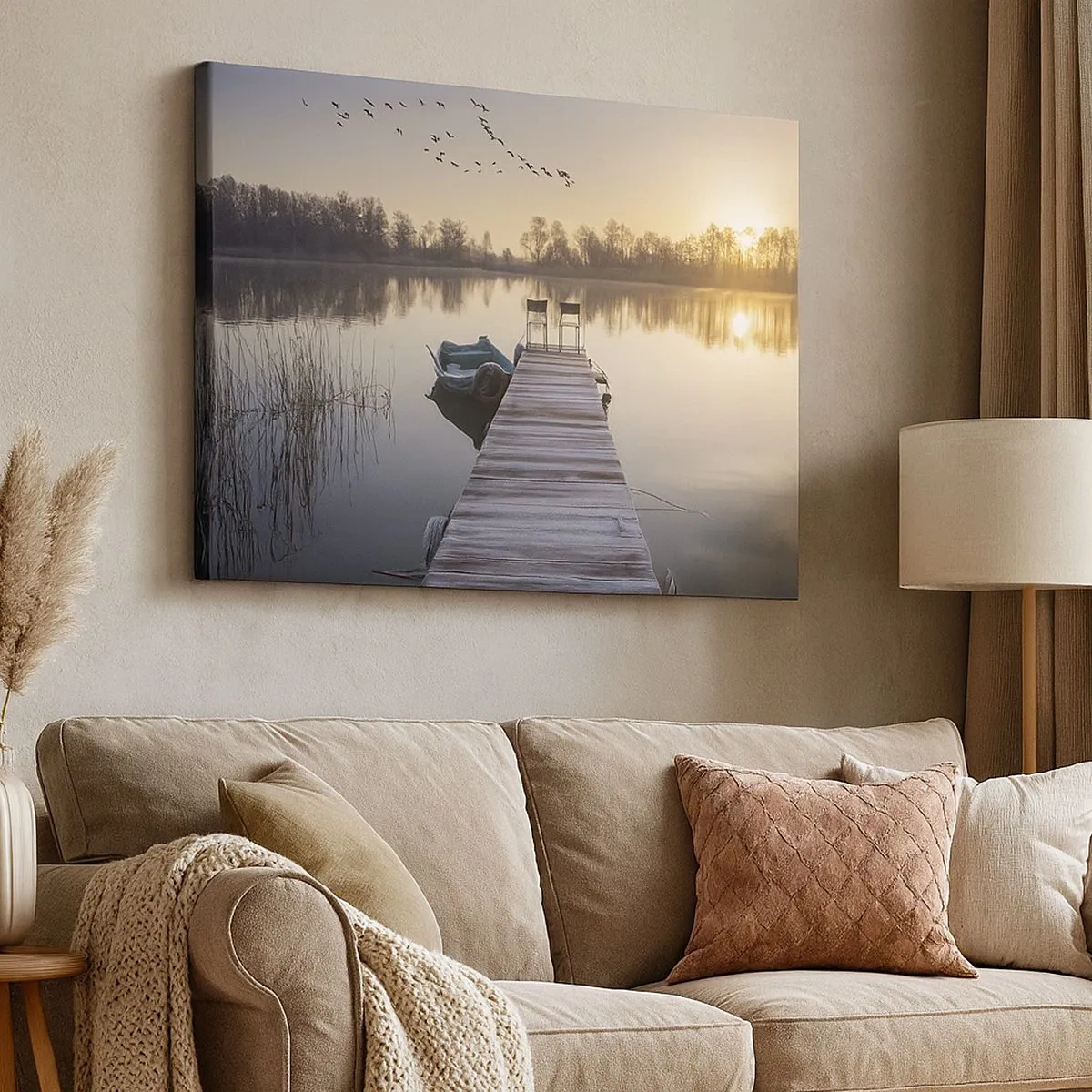 Quadro su tela - Stampe su Tela - Un molo sul lago al mattino con una barca e delle sedie - 70x50cm - Tornerò un giorno - Decorazione murale moderna per soggiorno e camera da letto ARTTOR