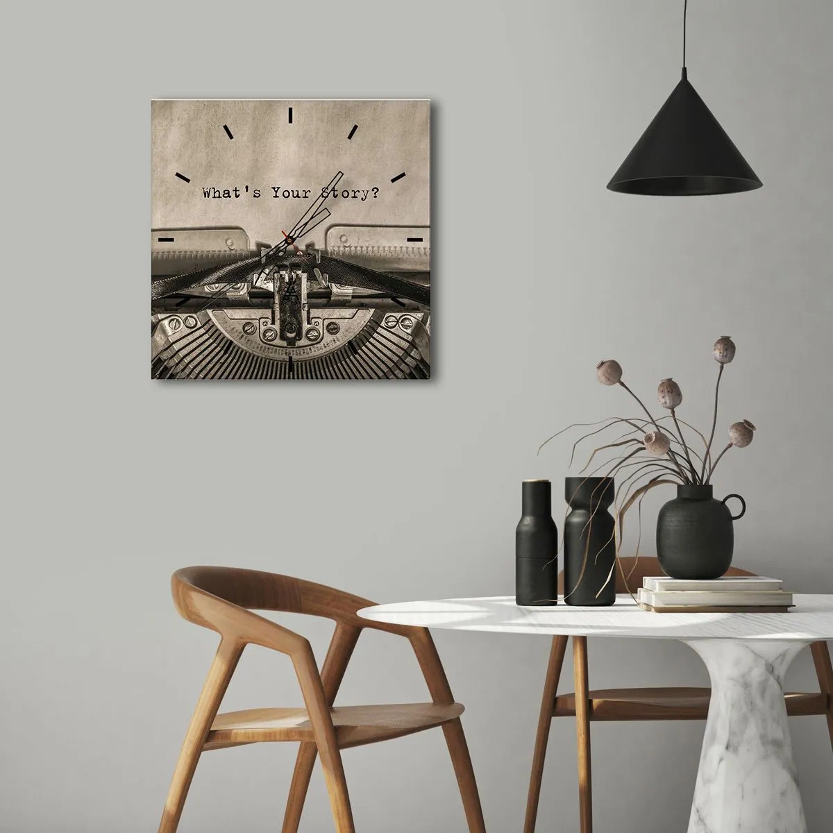Orologio da parete - Orologio in Vetro - Una macchina da scrivere con la scritta "Qual è la tua storia?" - 30x30cm - Rispondimi - Decorazione murale moderna per soggiorno e camera da letto ARTTOR