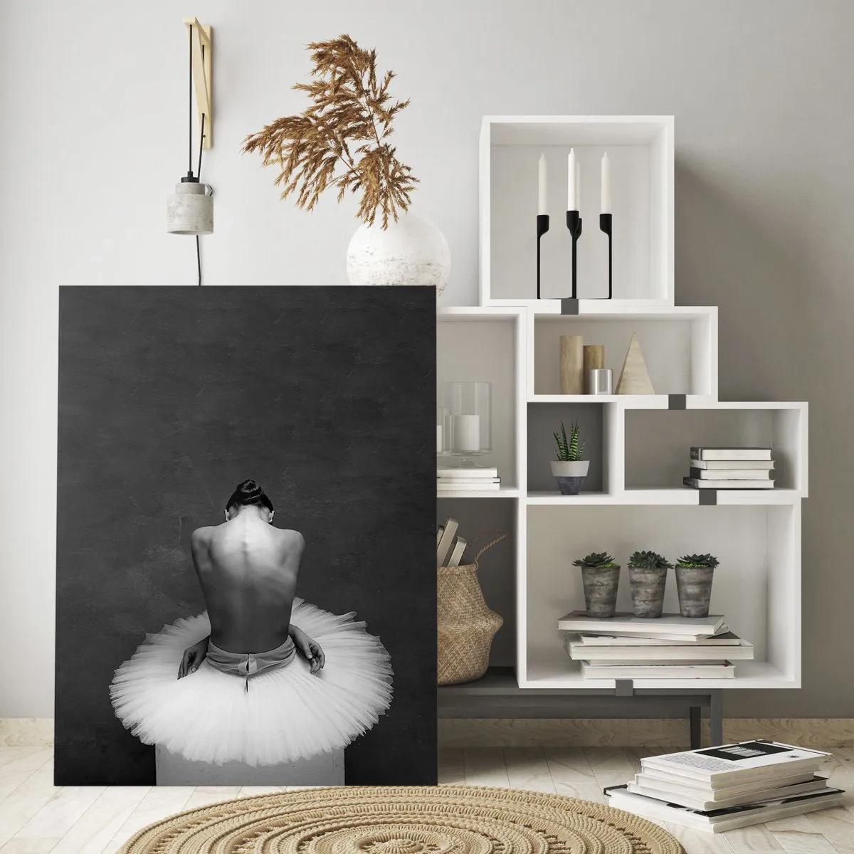 Quadro su vetro - Una ballerina in una posa classica su uno sfondo scuro. - 80x120cm - Fiorisce adesso - Decorazione murale moderna per soggiorno e camera da letto ARTTOR