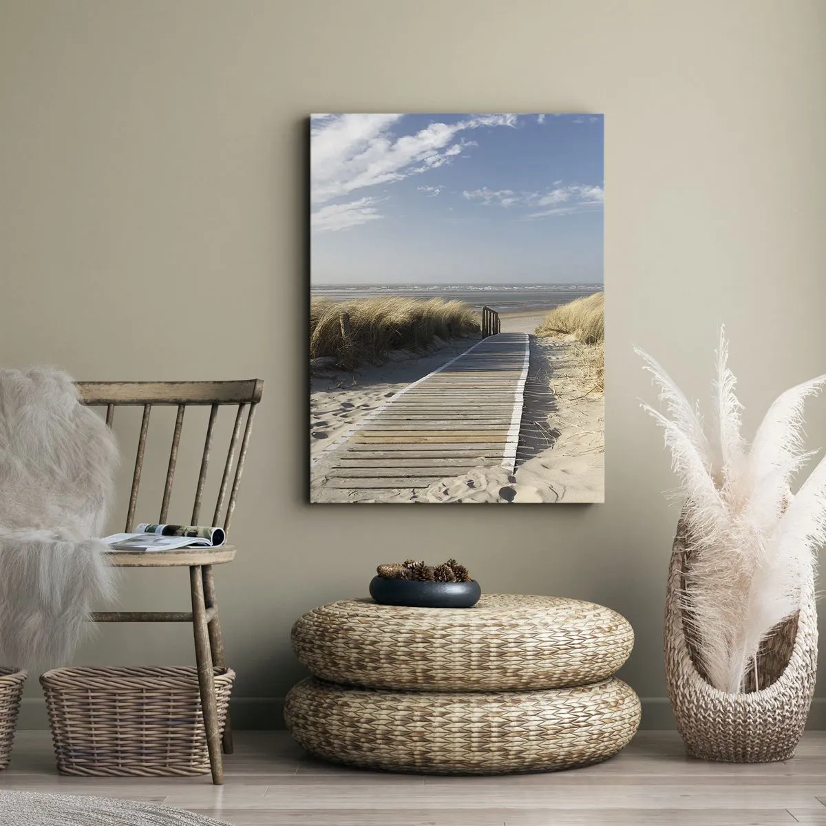 Quadro su tela - Stampe su Tela - Un sentiero di legno conduce attraverso le dune fino al mare calmo - 80x120cm - Dopo la duna, nel fruscio dell'erba - Decorazione murale moderna per soggiorno e camera da letto ARTTOR