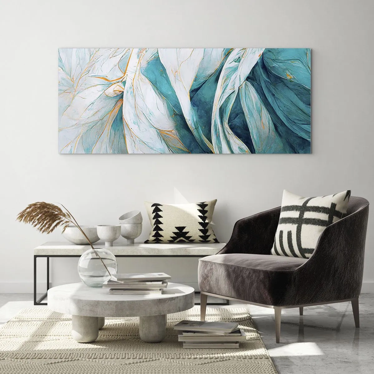 Quadro su vetro - Foglie blu astratte con dettagli dorati - 140x50cm - Astrazione blu con motivi d'oro - Decorazione murale moderna per soggiorno e camera da letto ARTTOR