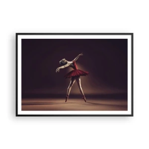 Poster in cornice nera - Una ballerina in abito rosso sullo sfondo di un palco - 100x70cm - Prima ballerina - Decorazione murale moderna per soggiorno e camera da letto ARTTOR