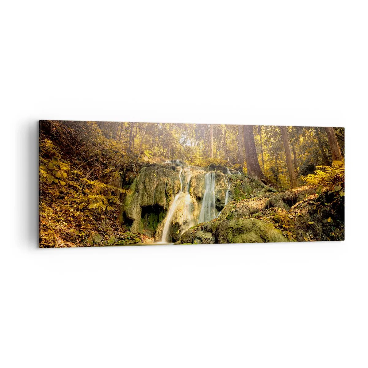 Quadro su tela - Stampe su Tela - Una cascata nella foresta sotto i raggi del sole, circondata dal verde - 140x50cm - Cascata boschiva in verde - Decorazione murale moderna per soggiorno e camera da letto ARTTOR