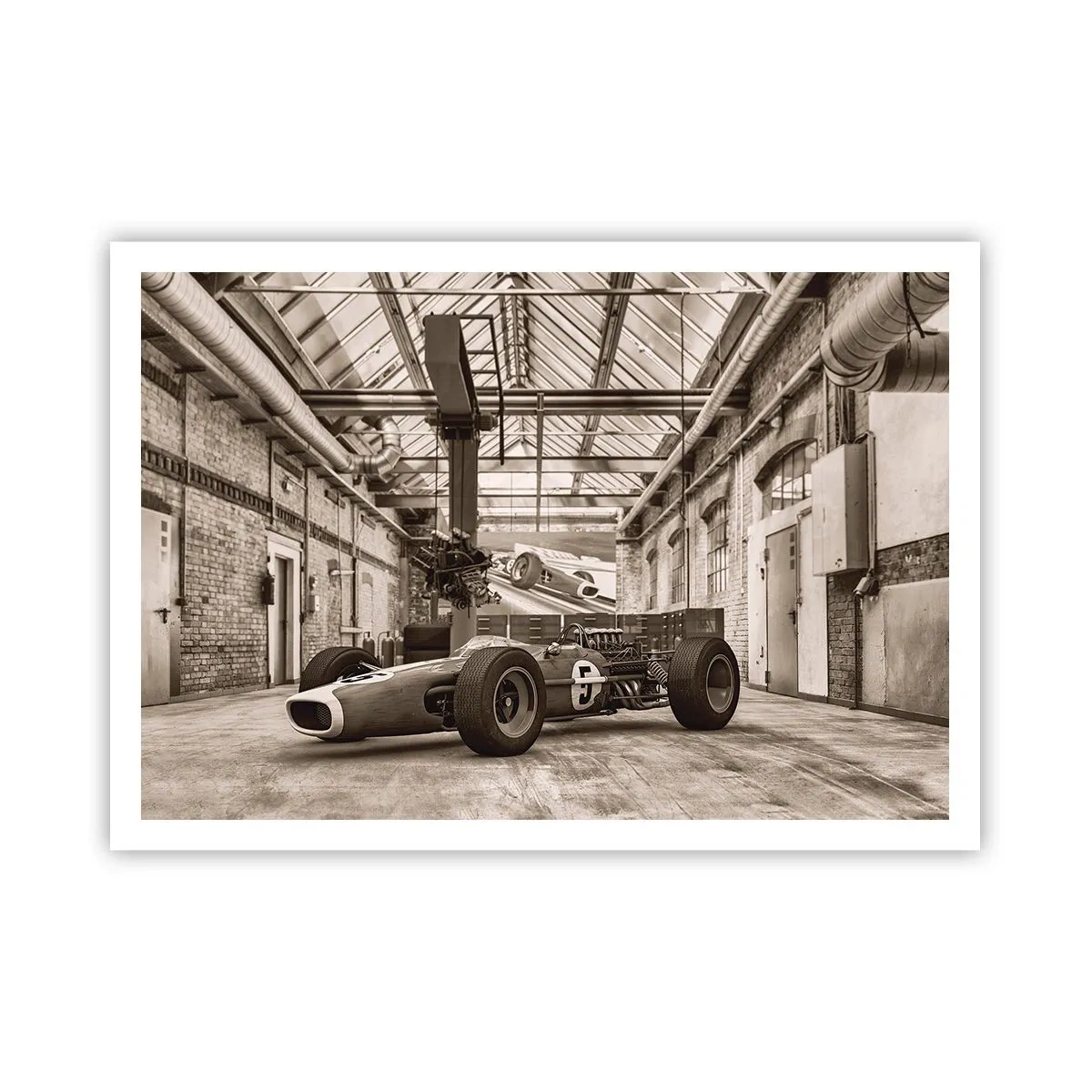 Poster - Auto da corsa in bianco e nero in un interno industriale - 100x70cm - Il riposo del vincitore - Decorazione murale moderna per soggiorno e camera da letto ARTTOR