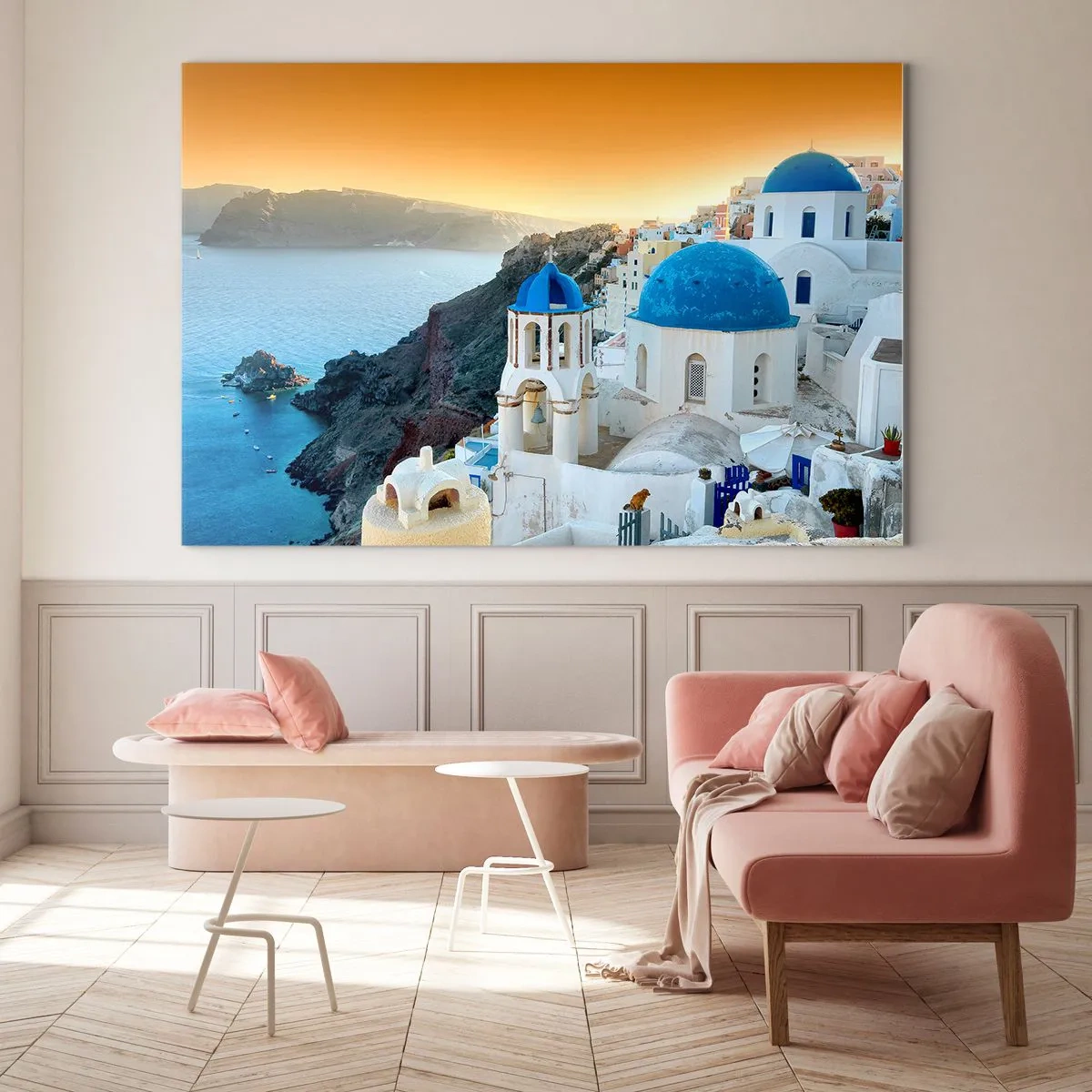 Quadro su vetro - Vista di Santorini con le sue cupole blu e le scogliere - 120x80cm - Santorini: aggrappate alle rocce - Decorazione murale moderna per soggiorno e camera da letto ARTTOR
