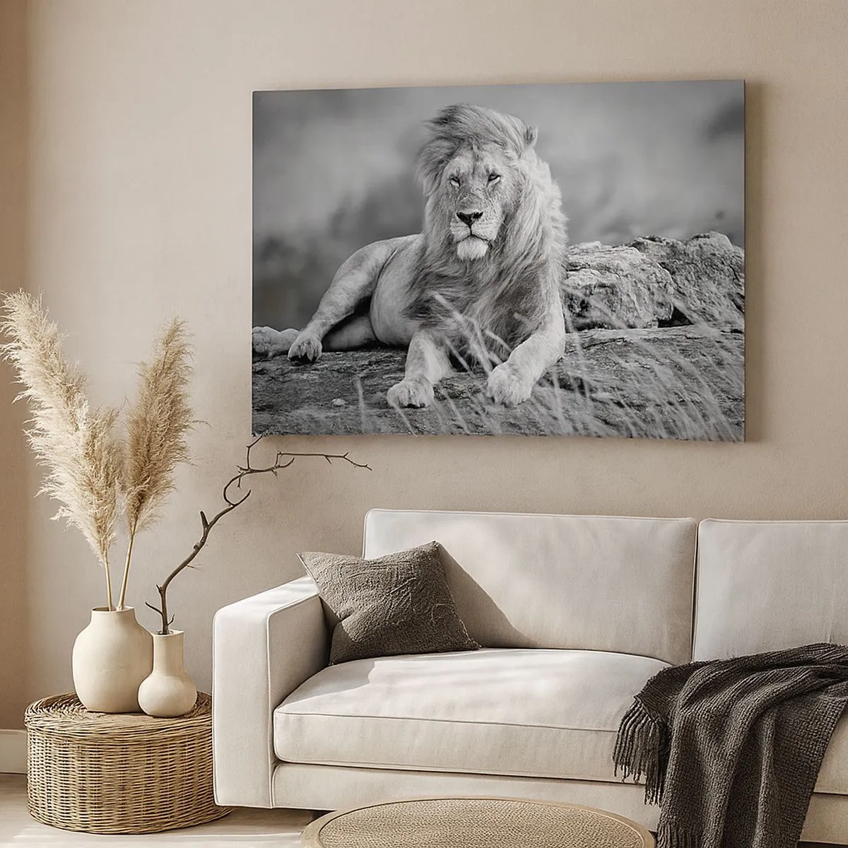 Quadro su tela - Stampe su Tela - Leone appoggiato su una roccia in stile monocromatico - 70x50cm - La siesta del re - Decorazione murale moderna per soggiorno e camera da letto ARTTOR