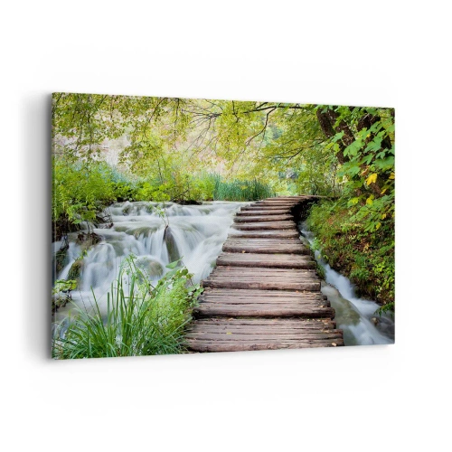 Quadro su tela - Stampe su Tela - Un ponte di legno sopra una cascata circondata da una lussureggiante foresta verde. - 100x70cm - Acqua per niente tranquilla - Decorazione murale moderna per soggiorno e camera da letto ARTTOR