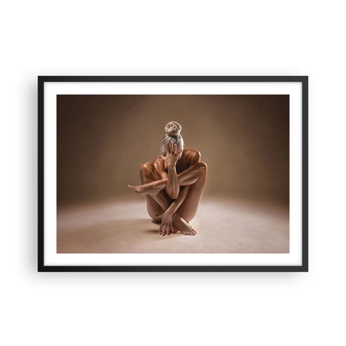 Poster in cornice nera - Silhouette artistica di una donna su sfondo beige - 70x50cm - Unità di corpo e anima - Decorazione murale moderna per soggiorno e camera da letto ARTTOR