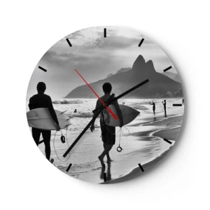 Orologio da parete - Orologio in Vetro - Due surfisti sulla spiaggia in un paesaggio in bianco e nero - 30x30cm - Samba su un'unica onda - Decorazione murale moderna per soggiorno, cucina e camera da letto ARTTOR
