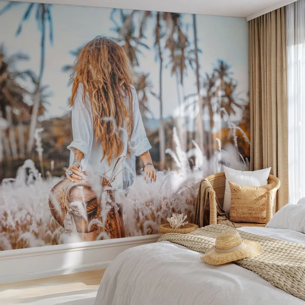 Fotomurali Standard Eco - Una donna tra l'erba contro un paesaggio costeggiato da palme - 100x70cm - Nata dalla lanugine dell'erba - Decorazione murale moderna per soggiorno e camera da letto ARTTOR