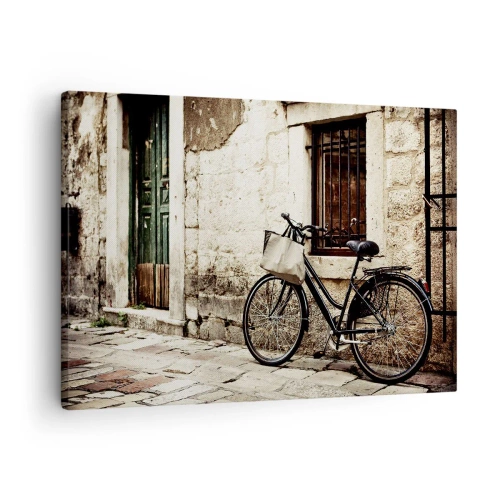 Quadro su tela - Stampe su Tela - Una bicicletta contro un muro di pietra con una finestra e una porta in stile retrò - 70x50cm - Ritorno al passato - Decorazione murale moderna per soggiorno e camera da letto ARTTOR