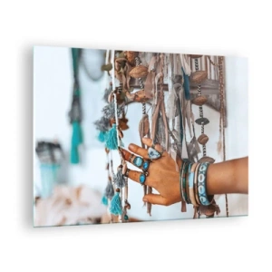 Quadro su vetro - Mano con gioielli boho che toccano decorazioni etniche - 70x50cm - Tesori locali - Decorazione murale moderna per soggiorno e camera da letto ARTTOR