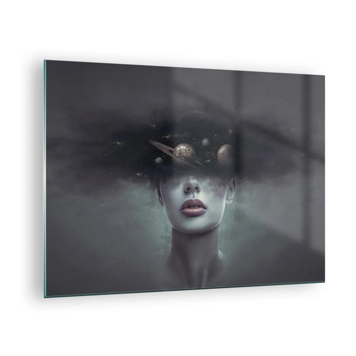 Quadro su vetro - Una donna con pianeti al posto della testa in una composizione surreale - 70x50cm - E i pianeti folleggiano... - Decorazione murale moderna per soggiorno e camera da letto ARTTOR