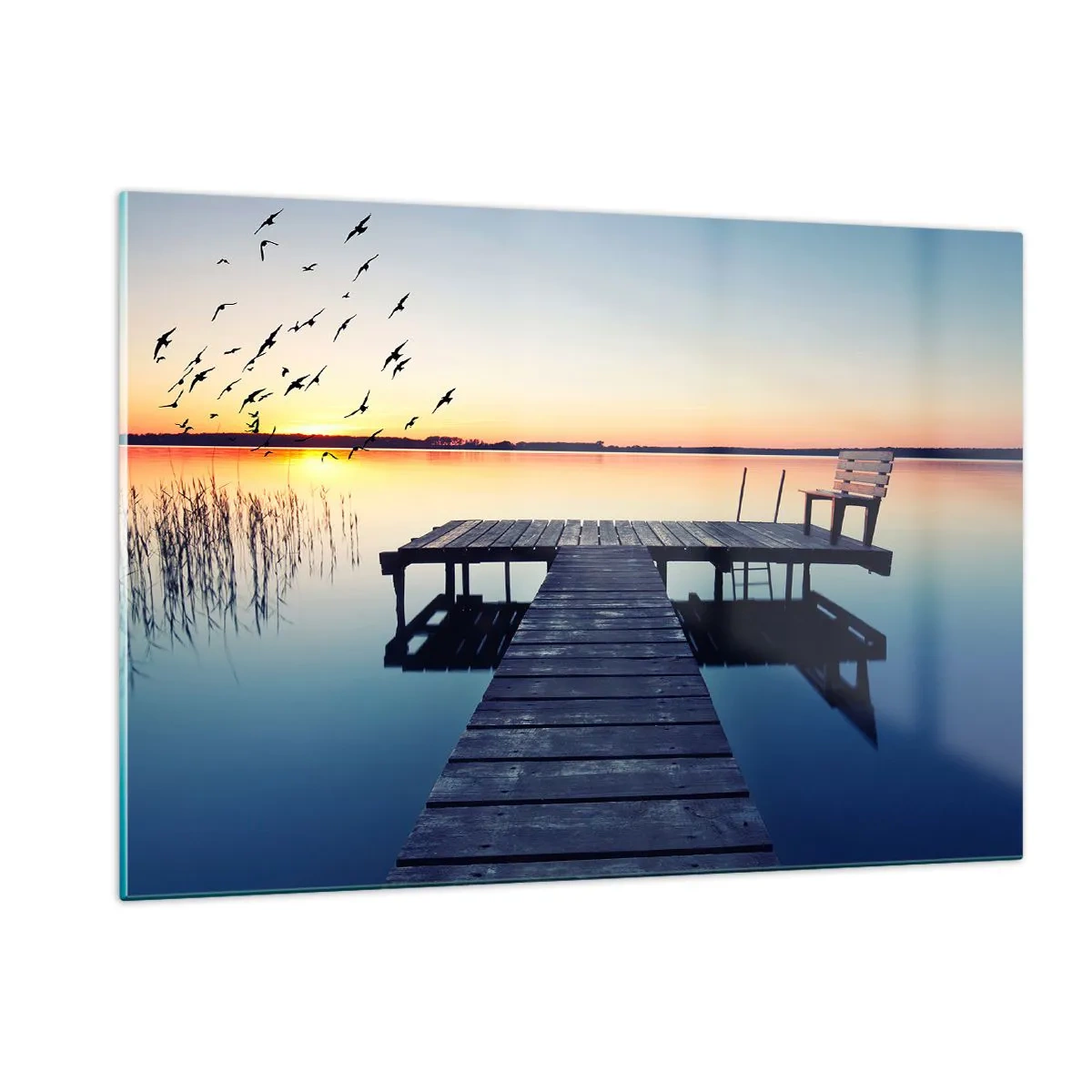 Quadro su vetro - Un molo sul lago con vista sul tramonto e sugli uccelli in volo - 120x80cm - È stata una buona giornata - Decorazione murale moderna per soggiorno e camera da letto ARTTOR