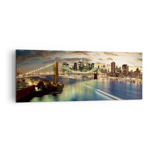 Quadro su tela - Stampe su Tela - Un ponte illuminato con la città sullo sfondo, con luci riflesse nell'acqua. - 140x50cm - Il cielo luminoso sopra Manhattan - Decorazione murale moderna per soggiorno e camera da letto ARTTOR
