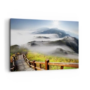 Quadro su tela - Stampe su Tela - Un sentiero di legno tra le montagne nebbiose al mattino - 120x80cm - Avvolti di luce e nebbia - Decorazione murale moderna per soggiorno e camera da letto ARTTOR