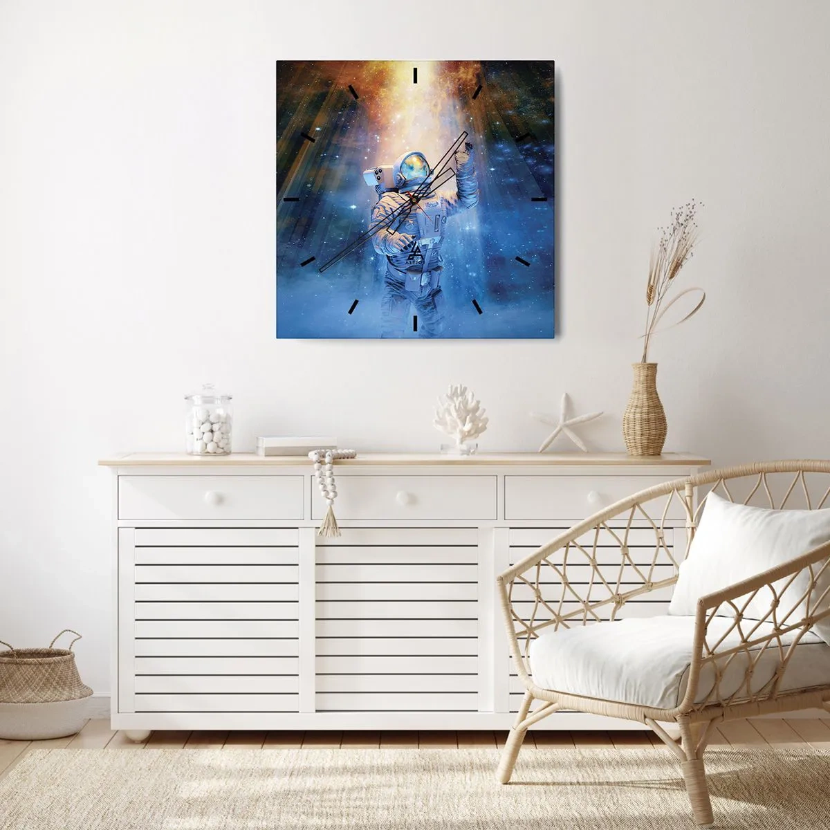 Orologio da parete - Orologio in Vetro - Astronauta alla luce di un'esplosione cosmica piena di stelle - 30x30cm - Finalmente alla meta - Decorazione murale moderna per soggiorno e camera da letto ARTTOR