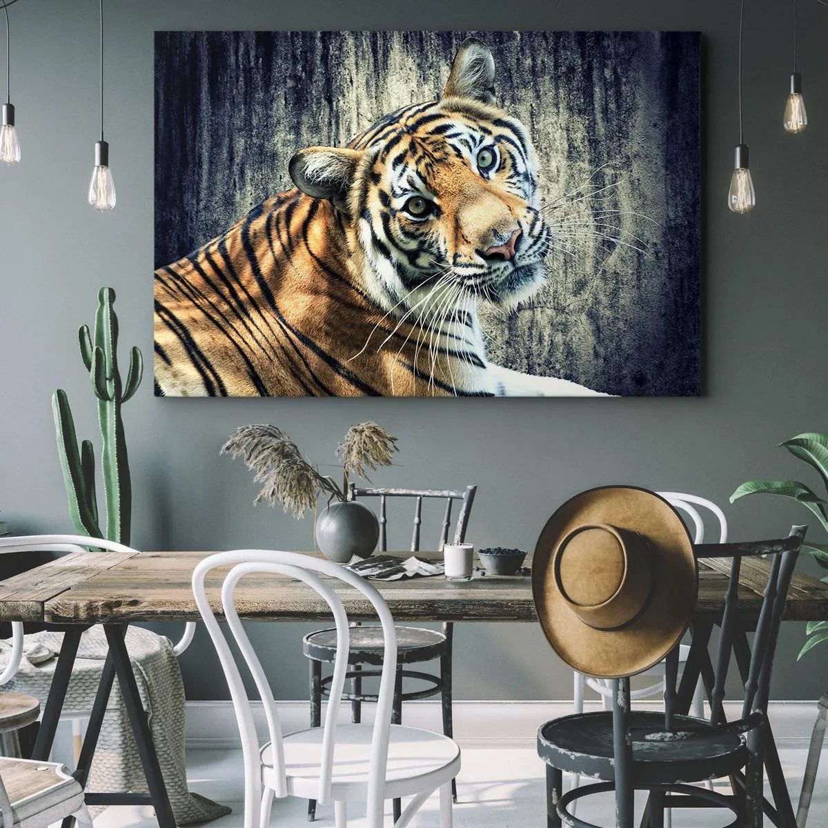 Quadro su tela - Stampe su Tela - Una tigre sdraiata contro un muro dalla consistenza ruvida - 120x80cm - Ritratto nei flussi di luce - Decorazione murale moderna per soggiorno e camera da letto ARTTOR