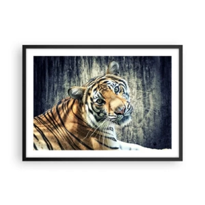 Poster in cornice nera - Una tigre sdraiata contro un muro dalla consistenza ruvida - 70x50cm - Ritratto nei flussi di luce - Decorazione murale moderna per soggiorno e camera da letto ARTTOR
