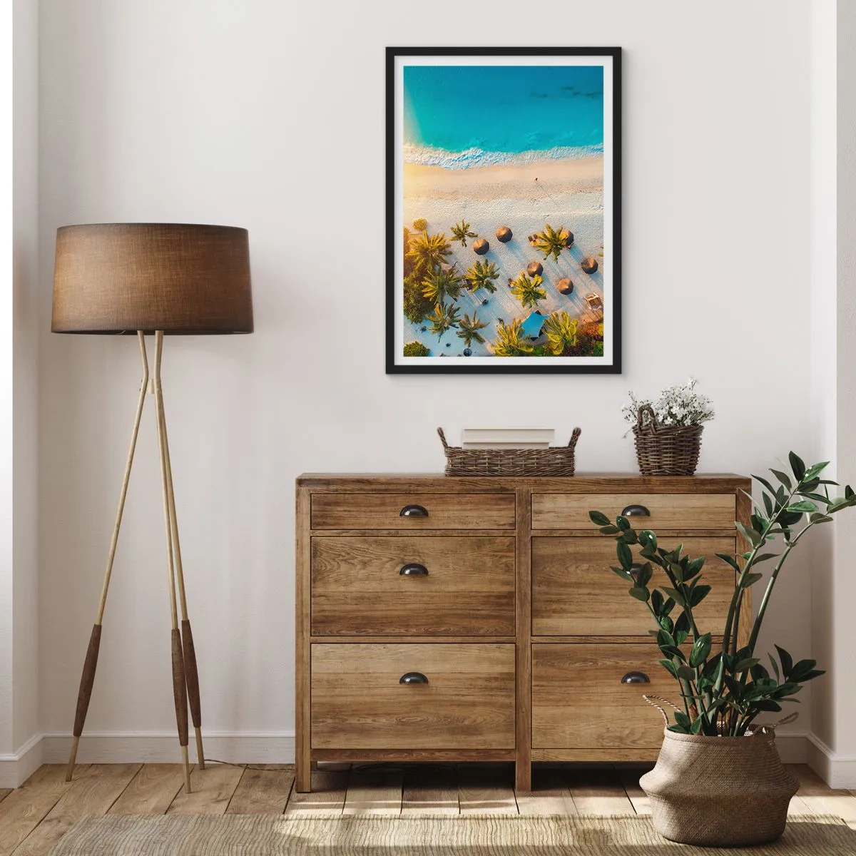 Poster in cornice nera - Vista aerea di una spiaggia paradisiaca con palme e acqua turchese - 50x70cm - Benvenuti in paradiso - Decorazione murale moderna per soggiorno e camera da letto ARTTOR