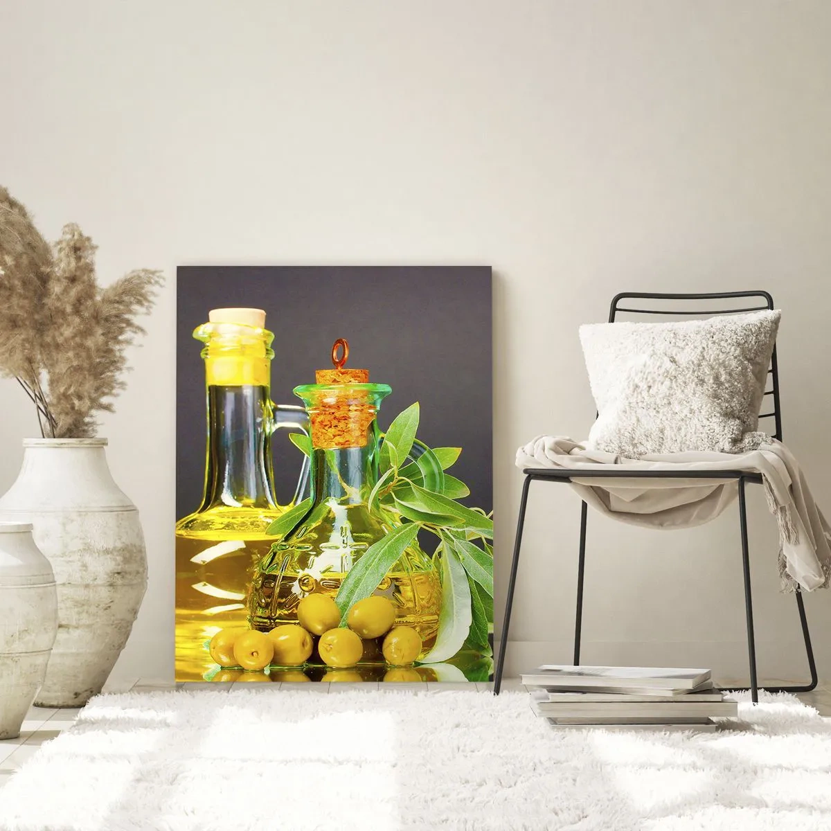 Quadro su vetro - Bottiglie di olio d'oliva e un ramo con olive sullo sfondo - 50x70cm - Natura morta con olive e olio - Decorazione murale moderna per soggiorno e camera da letto ARTTOR
