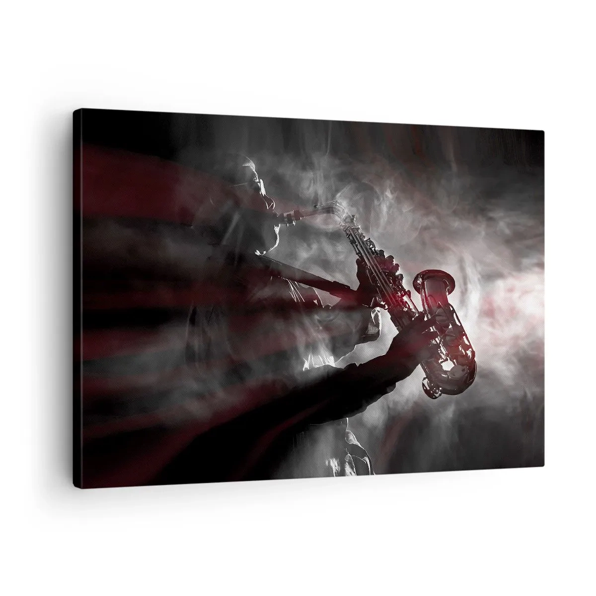 Quadro su tela - Stampe su Tela - Sassofonista in fumo sul palco in un suggestivo abito nero e rosso - 70x50cm - Nei fumi del jazz - Decorazione murale moderna per soggiorno e camera da letto ARTTOR